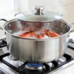 How to Pick a Stockpot for Boiling Lobster Without Spillover